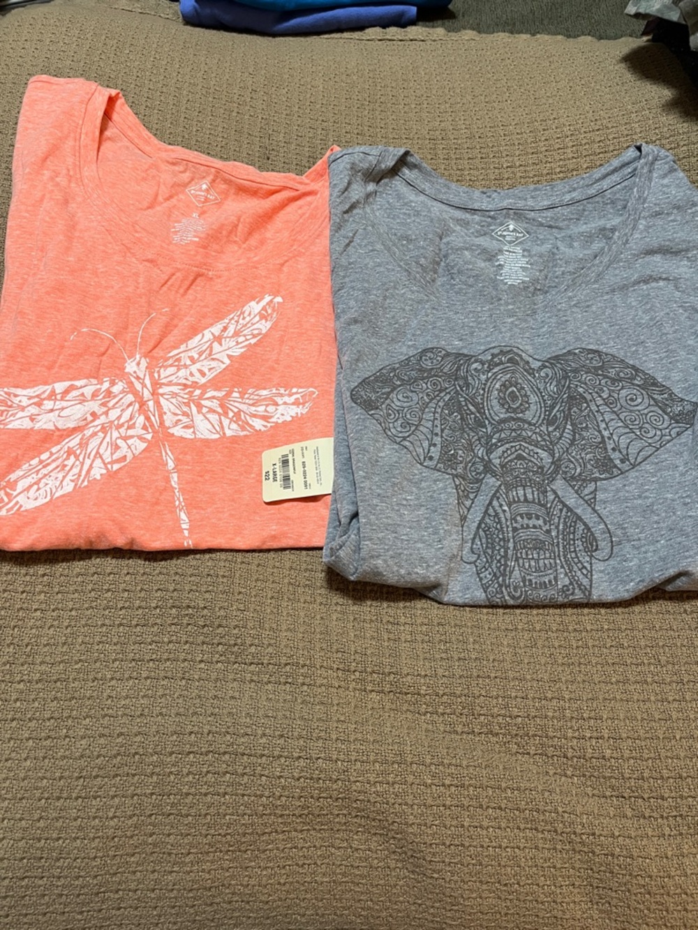 6 Women’s Graphic St John’s Bay T-Shirts—Size XL - Picture 4 of 5